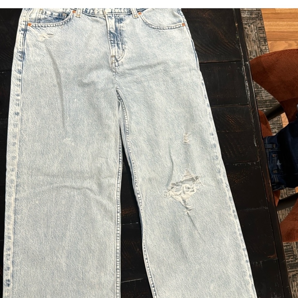 NWT Gap wide legged distressed baggy jeans. - Picture 2 of 7